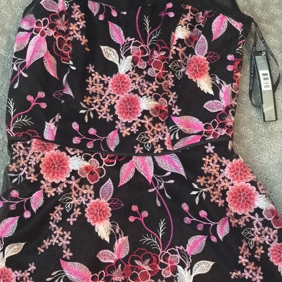 Tahari sleeveless midi dress with colorful fabric - Picture 3 of 7